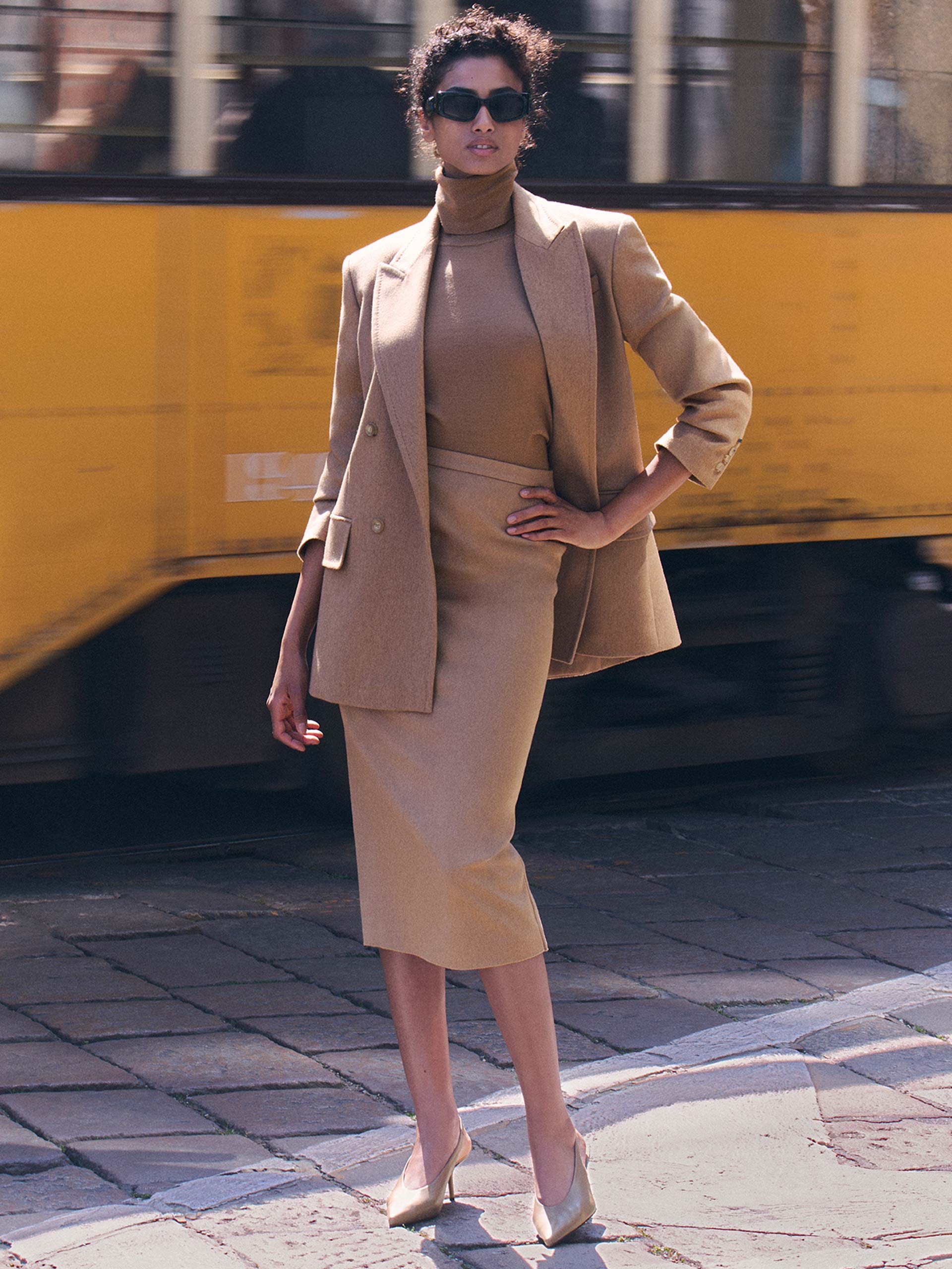 Olimpia: Iconic Double-breasted Jacket in Pure Camel Hair | Max Mara