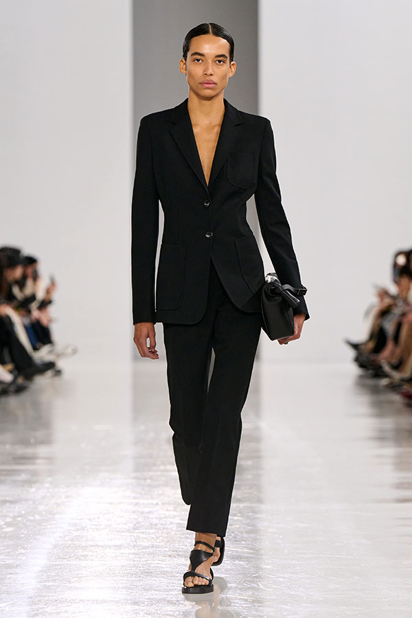 Spring/Summer 2025 Fashion Show: Science And Magic | Max Mara